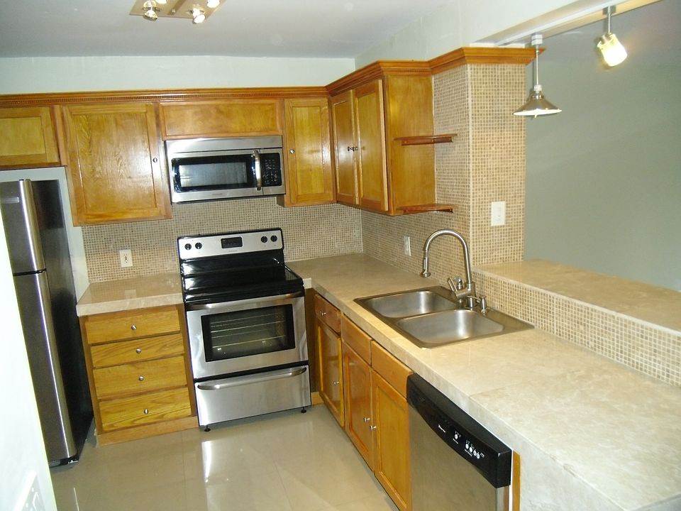 1st image of 110 S Shore Dr APT 2A