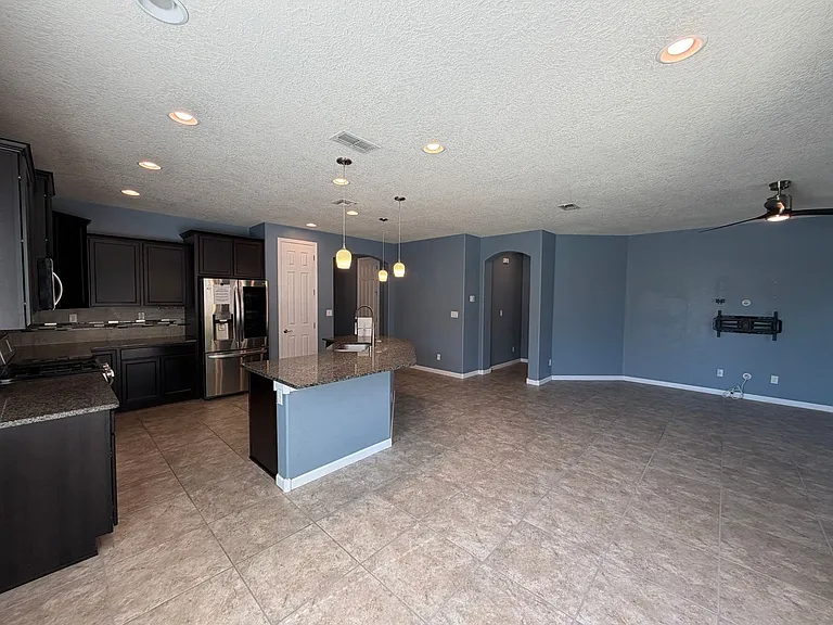 2861 Walsh Loop SE — Photo 17
