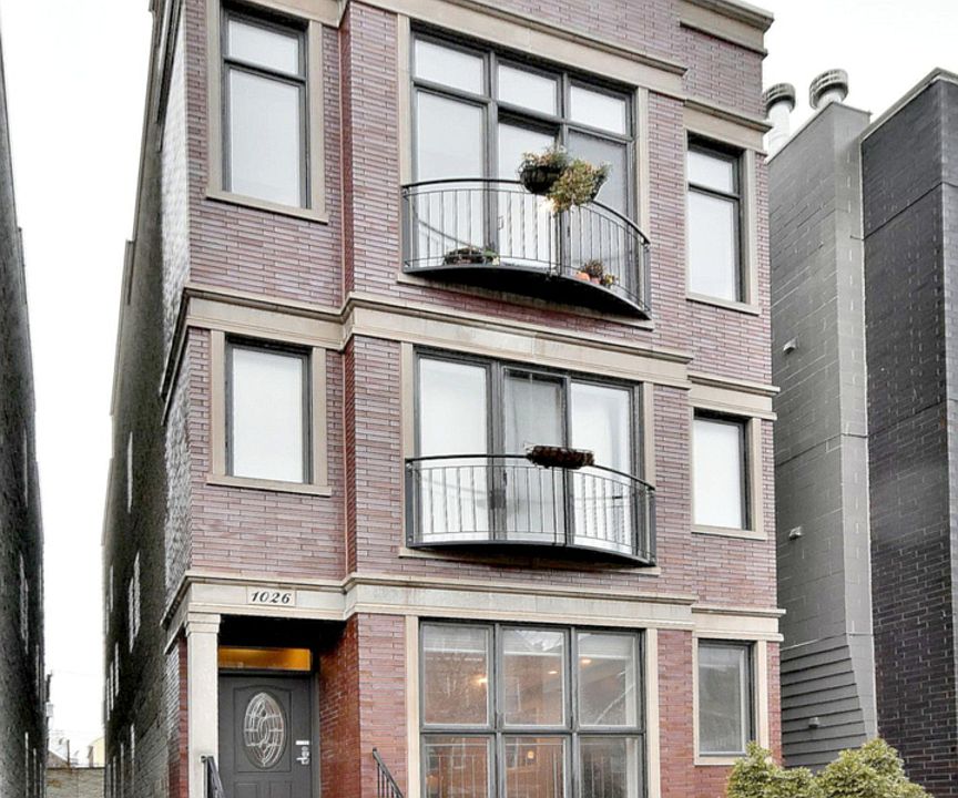 1st image of 1026 N Hermitage Ave #1