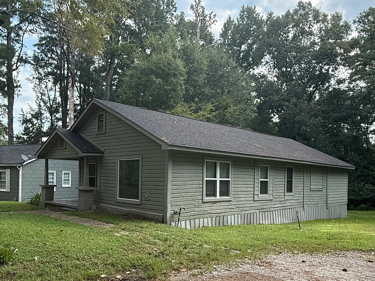 3 bed, 1400 sqft, $1,200 — Photo 2