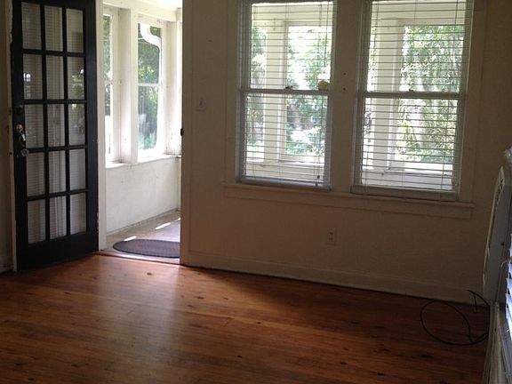 3rd image of 208 E Vanderbilt St