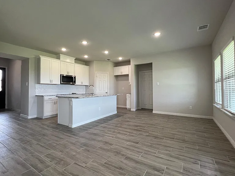 684 Avalon Dr — Photo 7