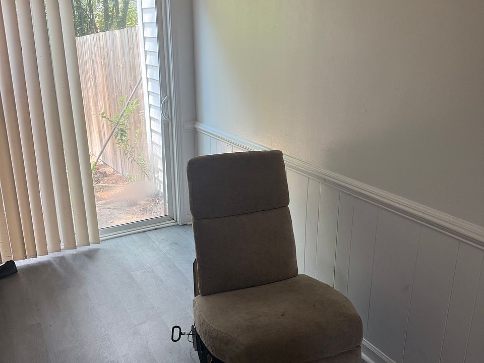 2nd image of 1109 Commonwealth Pl