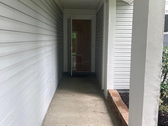 5th image of 3221 Tiverton Dr
