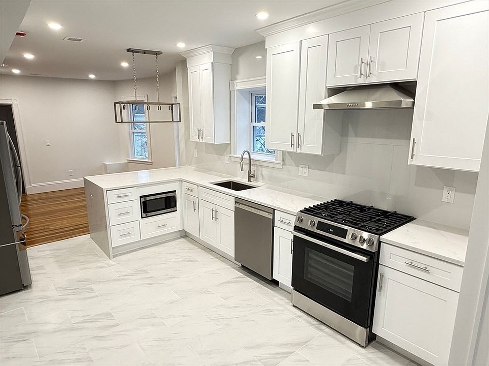 1st image of 10 Beech St #4