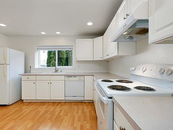 5th image of 6222 NE Center St #B