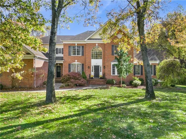 97 Creekside Road, Hopewell Junction, NY 12533