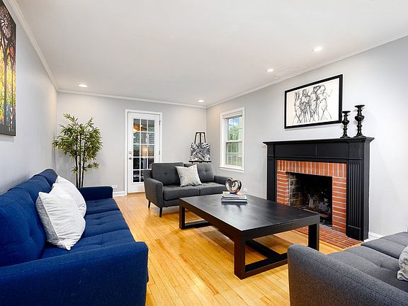 Living Room leading to screened in porch
