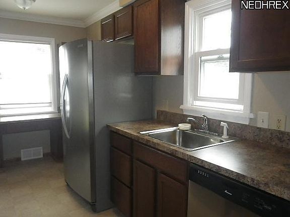 5th image of 30232 Truman Ave