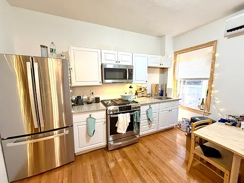 206 Hanover St Photo 1