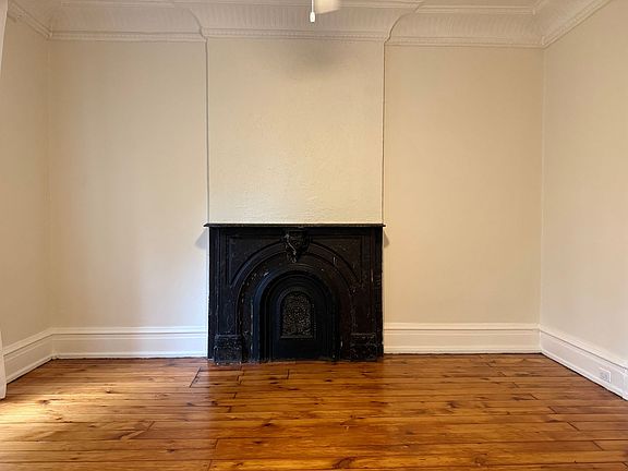 3rd image of 117 Fair St #2