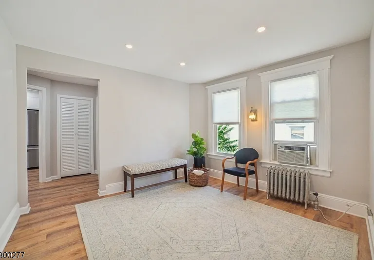 16 Henry St #2 — Photo 4
