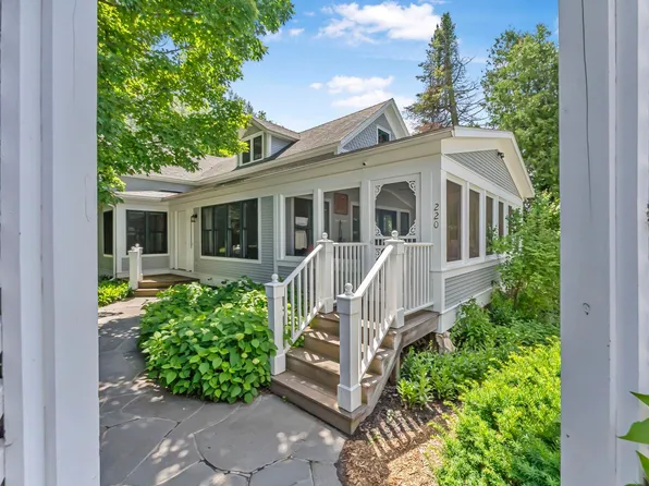 220 E Pearl St, Leland, MI 49654