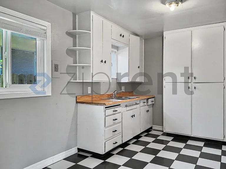 2727 57th St #1 — Photo 12