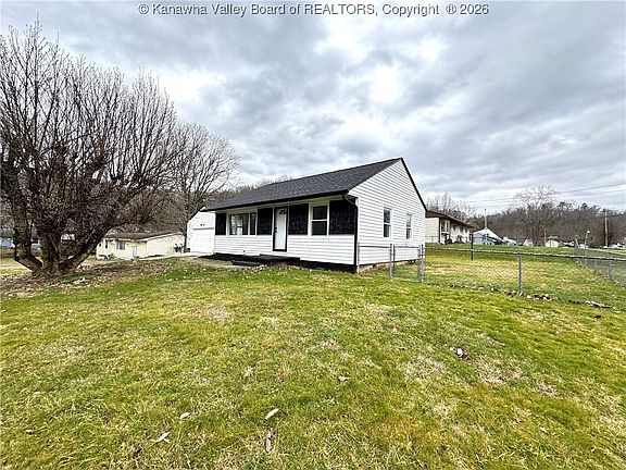 4th image of 101 Riverview Dr