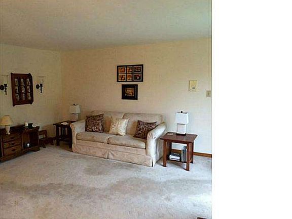 2nd image of 120 Old Lyme Dr APT 5