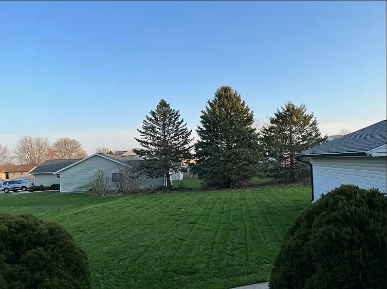 3 bed, 1.5 bath, 1400 sqft, $1,600 — Photo 3
