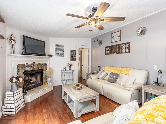 4th image of 1013 Forest Park St