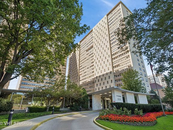 2nd image of 3950 N Lake Shore Dr APT 405A