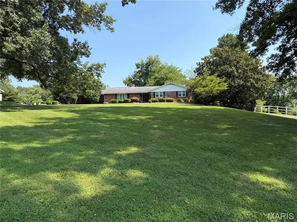 948 Donna Dr, Jackson, MO 63755