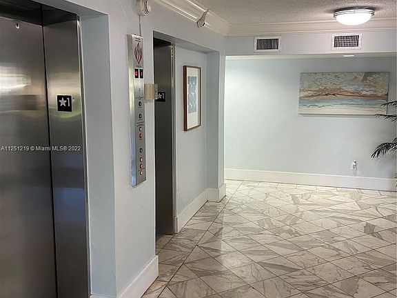 5th image of 2000 NE 135th St APT 209