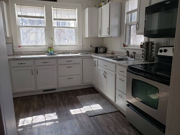 2nd image of 325 9th St SW