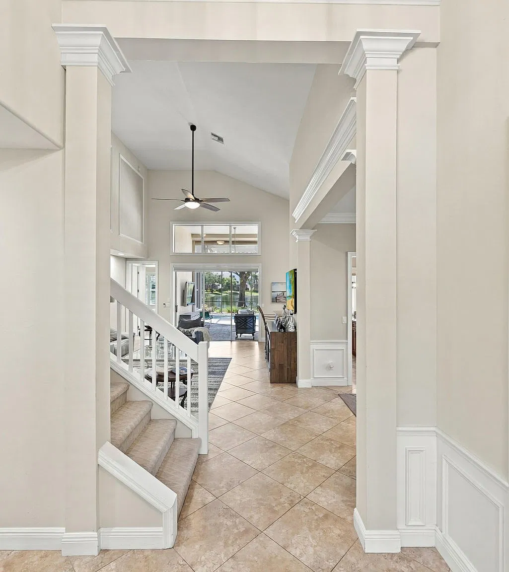 3 bed, 2.5 bath, 2389 sqft, $9,000 — Photo 3
