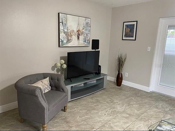 5th image of 7518 W Hanna Ave