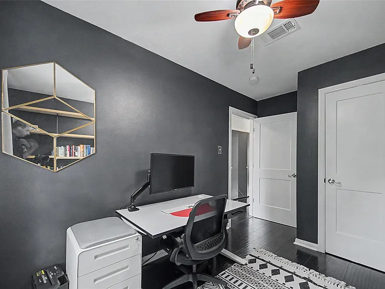 1104 Buckner St — Photo 28