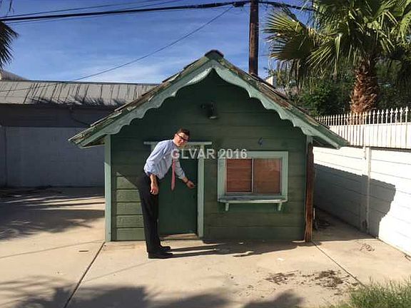 2nd image of 4270 E New York Ave