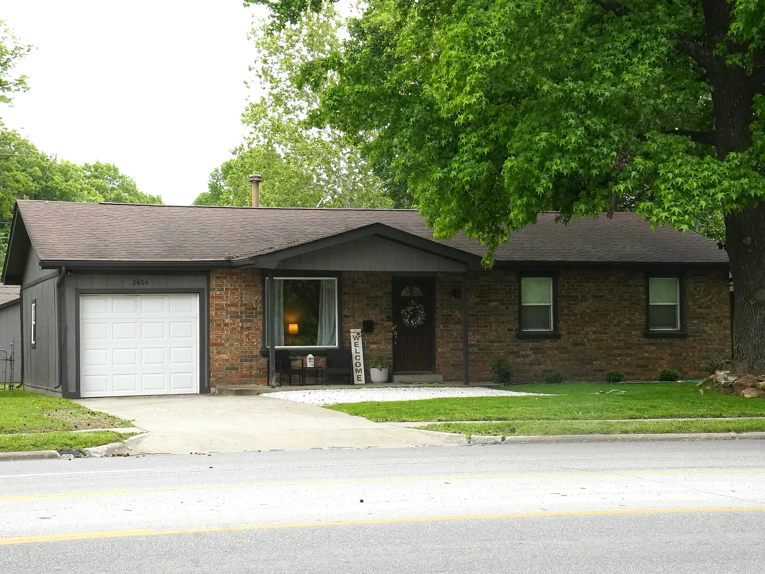 3 bed, 1.5 bath, 1120 sqft, $2,395 — Photo 2