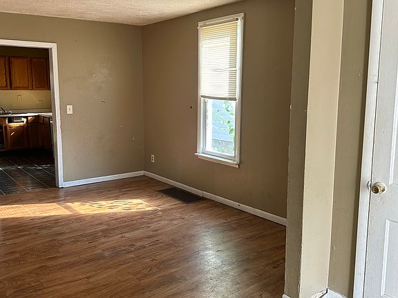 2nd image of 613 W Hanssler Pl