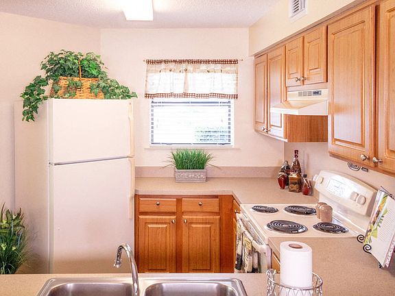 3rd image of 1088 W Granada Blvd #2-06
