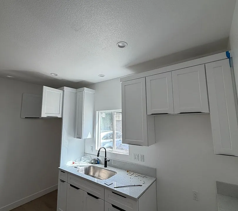 1672 W 20th St