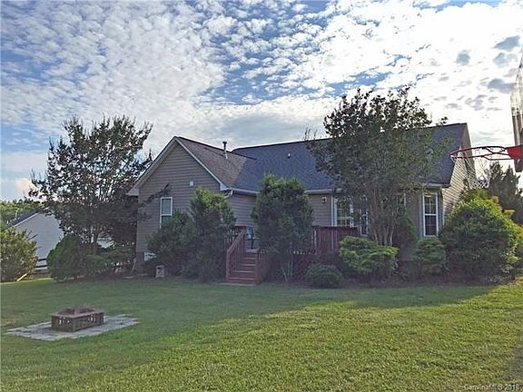 2nd image of 212 Kingsford Dr