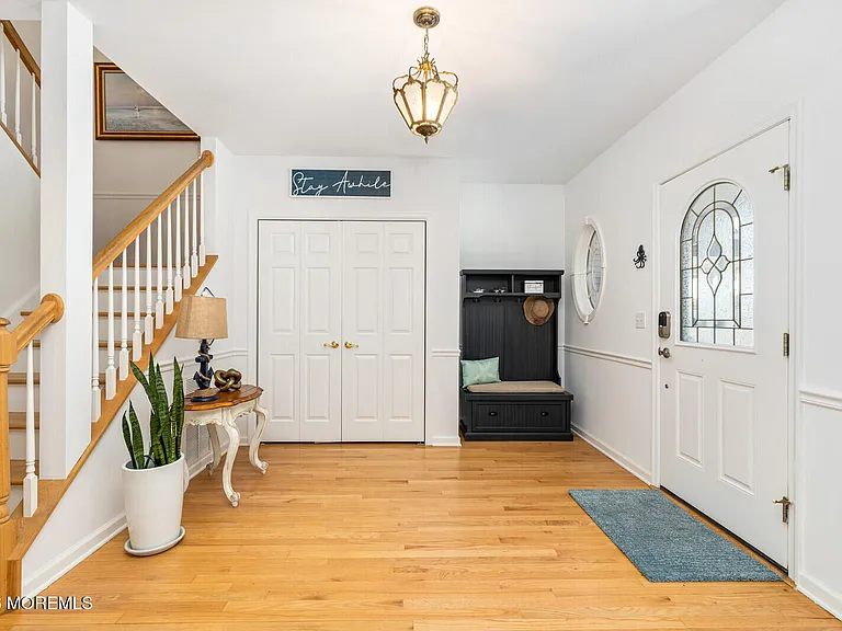 116 Sunset Dr N — Photo 31