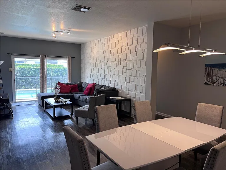 8121 Fan Palm Way — Photo 21