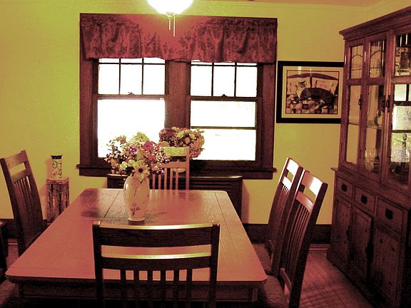 Charming Formal Diningroom
