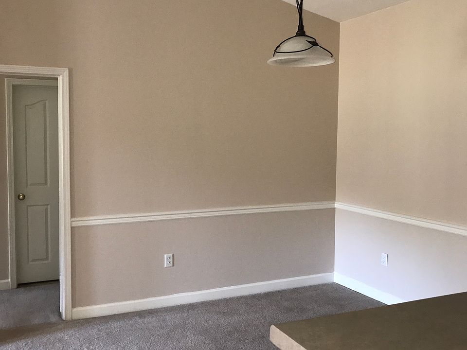 Dining room with open bar to kitchen