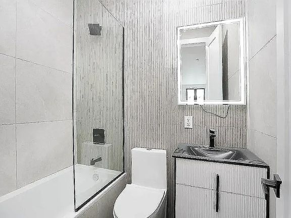 5th image of 141 Meserole St #4I