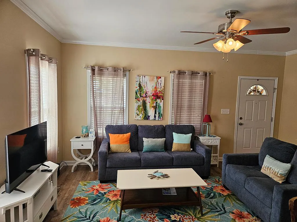2 bed, 2.0 bath, 1026 sqft, $2,400 — Photo 4