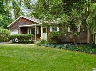 14 Country Greens Dr, Bellport, NY 11713