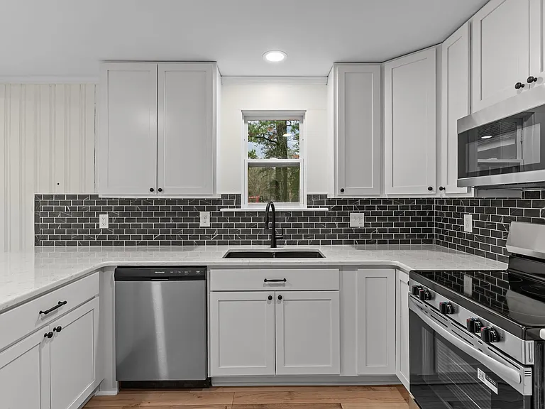 Dishwasher & Tons of Cabinets
