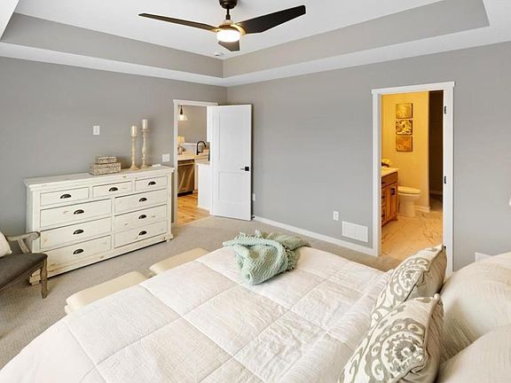 3rd image of 23948 Taurus St NE