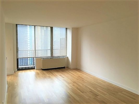 5th image of 150 E 57th St APT 8A