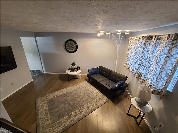 3rd image of 2582 Shakespeare Ln