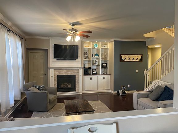 Family room - door to bonus room