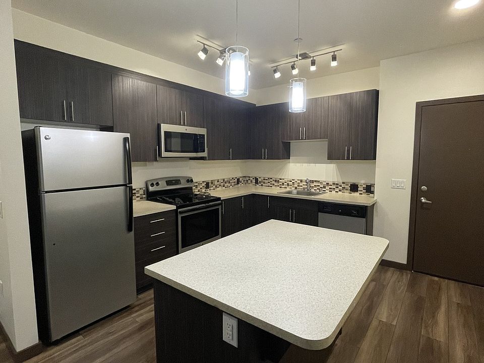 1st image of 736 8th Ave NE Unit 215