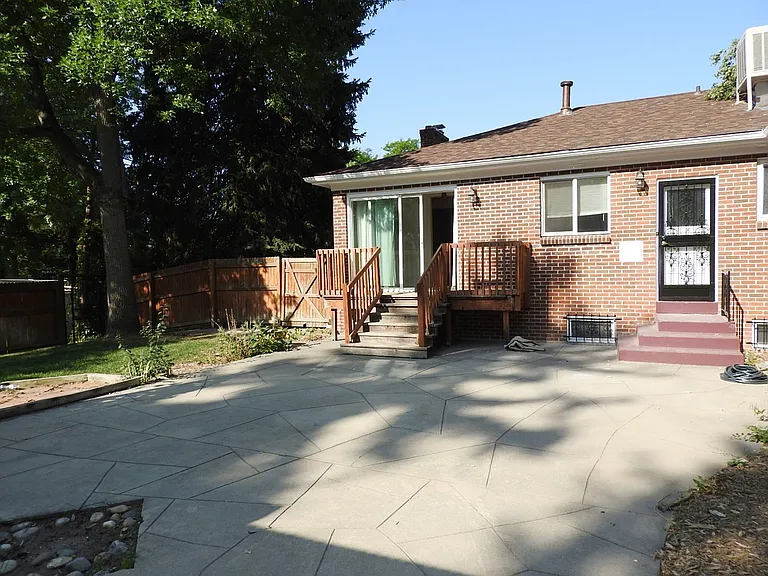 760 Oneida St — Photo 18