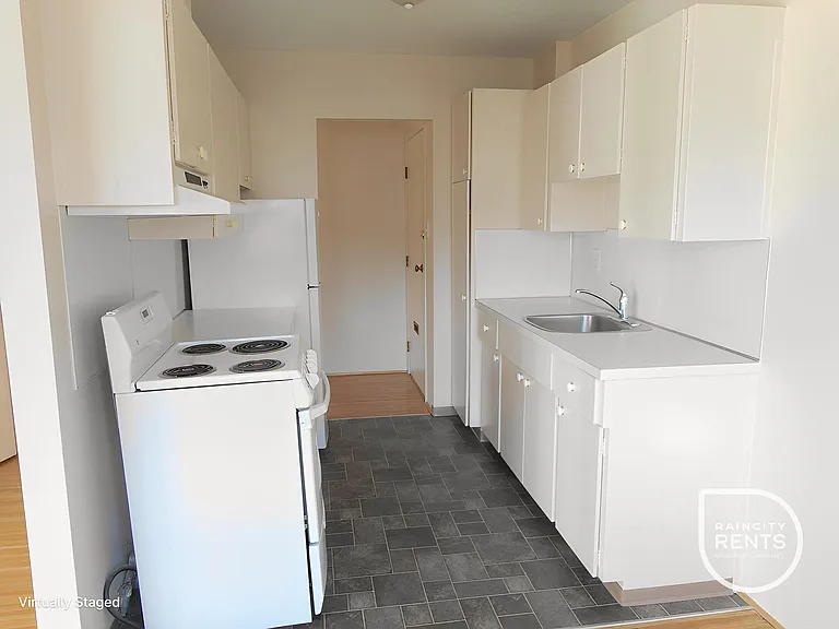 1550 Duchess Ave — Photo 10